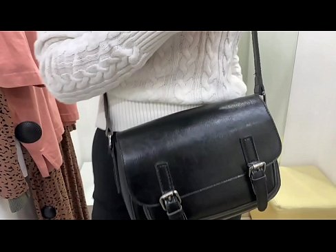 ❤️ Masturbasyon piblik nan jenn femèl FeralBerry ak yon gode nan sal la Fitting ❤❌ Porno nan ht.porn-list.ru ❤