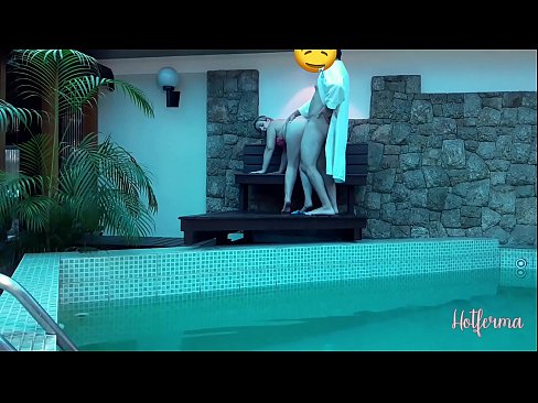 ❤️ Bòs envite sèvant nan pisin lan, men li pa t 'kapab reziste yon cho ❤❌ Porno nan ht.porn-list.ru ❤